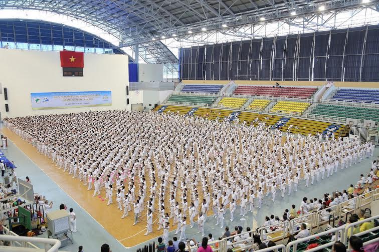 Đồng[-]diễn[-]thể[-]dục[-]dưỡng[-]sinh[-]có[-]số[-]lượng[-]người[-]tham[-]gia[-]đông[-]nhất